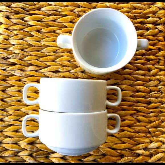 5 STACKABLE ONEIDA soup bowls
